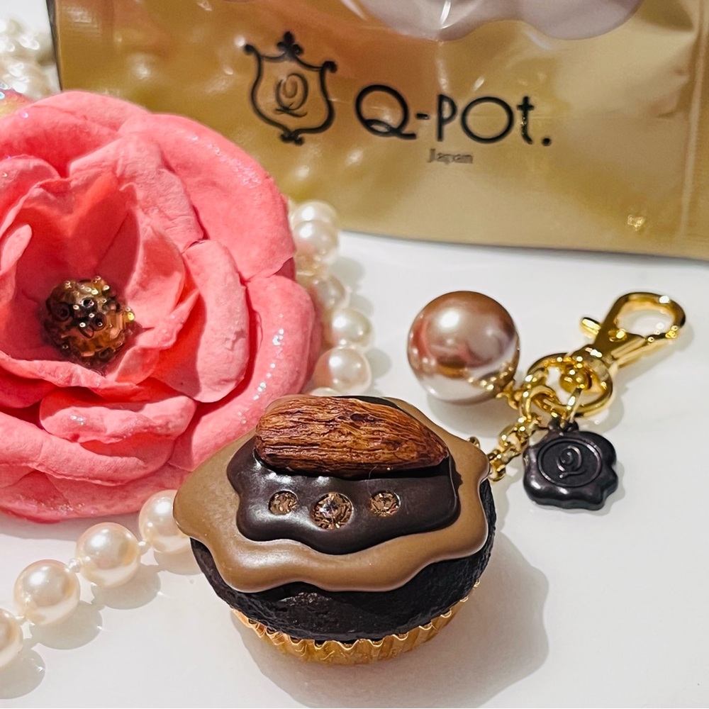 Q-pot Japan Almond Choco Cupcake Phone / Bag Charm, Charm,Keychain (USA SELLER)